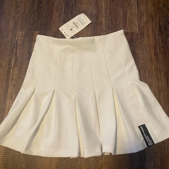 Bershka Pleated Skirt - Picture 1 of 4